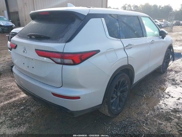 2022 MITSUBISHI OUTLANDER JA4J3UA81NZ068778 Photo 3