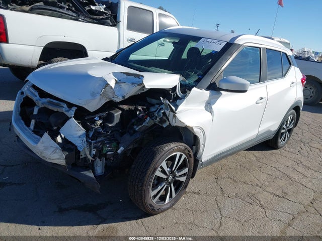 3N1CP5CU9JL521889 Nissan KICKS SV