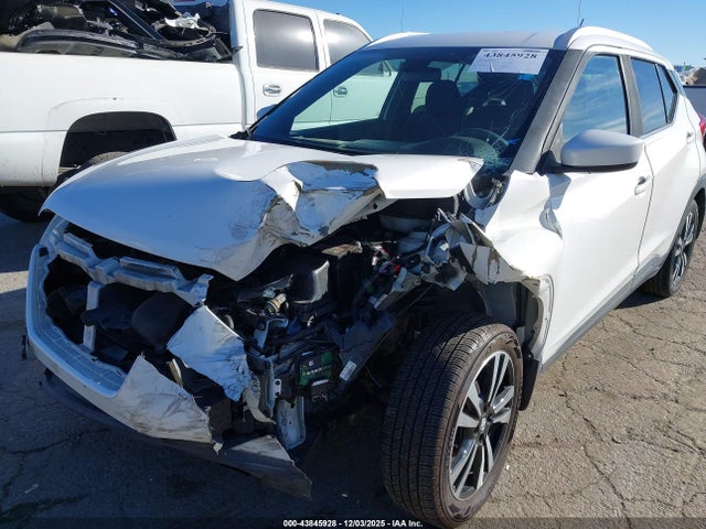 3N1CP5CU9JL521889 Nissan KICKS SV