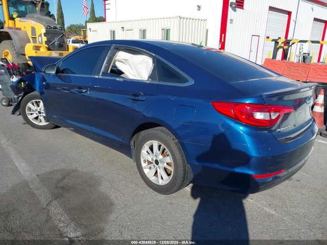 Hyundai SONATA ECO 2017 5NPE24AA4HH440431 Image 3