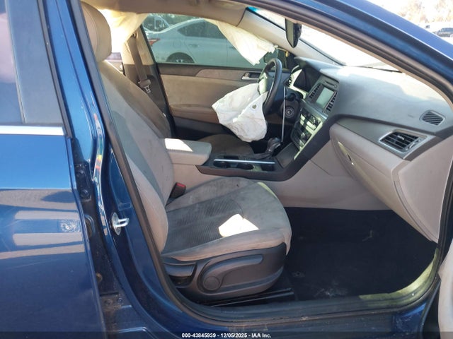 Hyundai SONATA ECO 2017 5NPE24AA4HH440431 Image 5