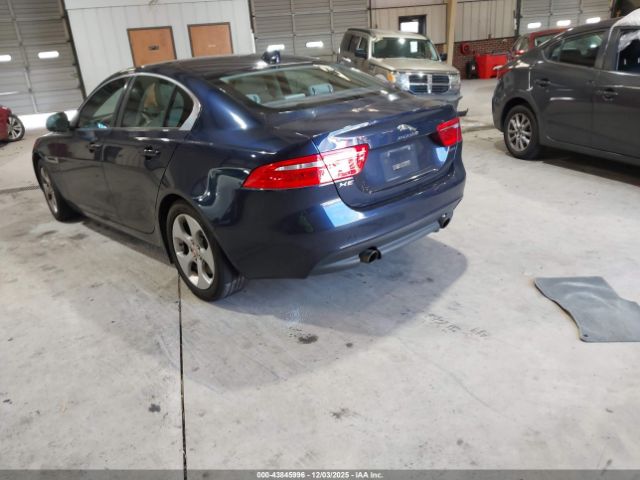 2017 JAGUAR XE SAJAR4BG5HA973846 Photo 2