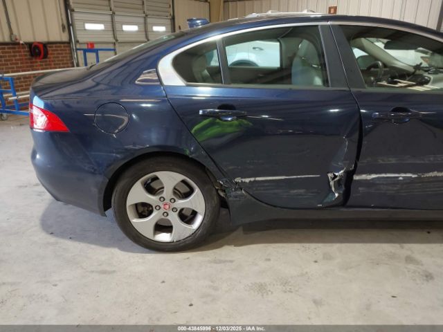 2017 JAGUAR XE SAJAR4BG5HA973846 Photo 5