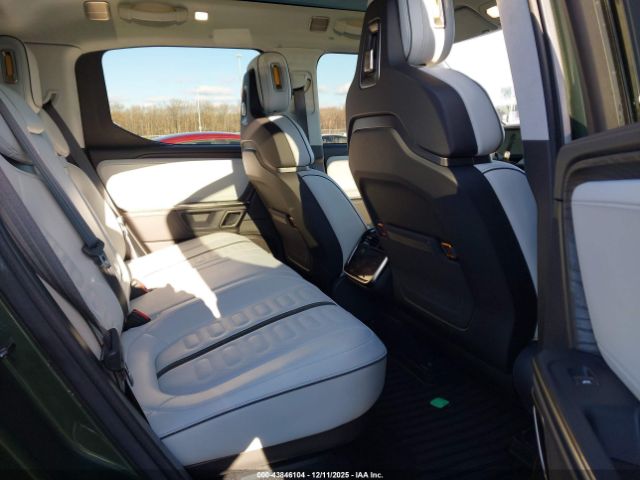 2023 RIVIAN R1T 7FCTGAAL1PN024435 Photo 7