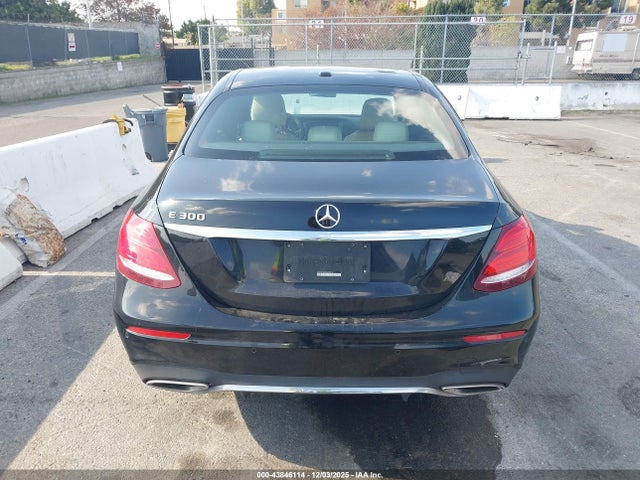 Mercedes-Benz E 300 2017 WDDZF4JB0HA258513 Image 16