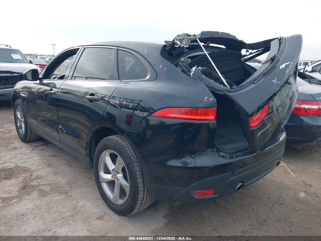 2018 JAGUAR F-PACE SADCJ2GX8JA235139 Photo 2
