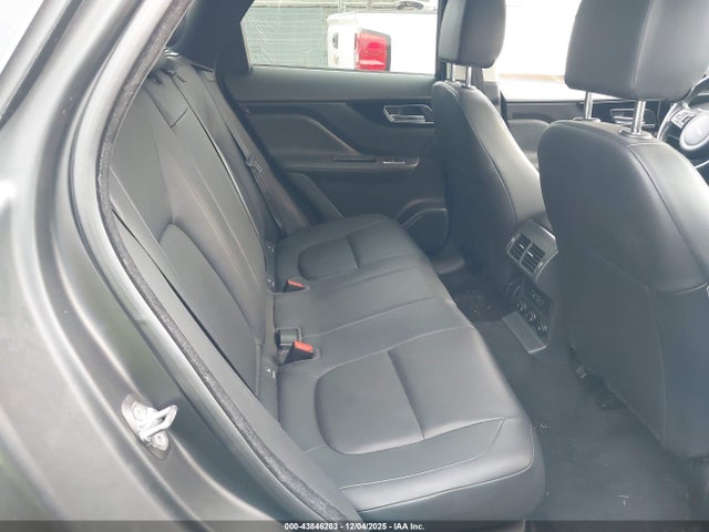 2018 JAGUAR F-PACE SADCJ2GX8JA235139 Photo 7