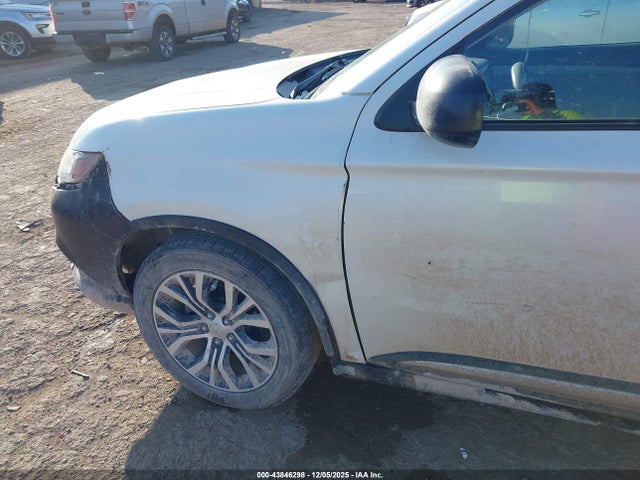 Продаж на аукціоні авто 2018 Mitsubishi Outlander Es, vin: JA4AD2A39JZ008862, номер лоту: 43846298