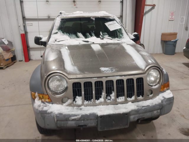 2005 JEEP LIBERTY 1J4GL48K05W621126 Photo 5