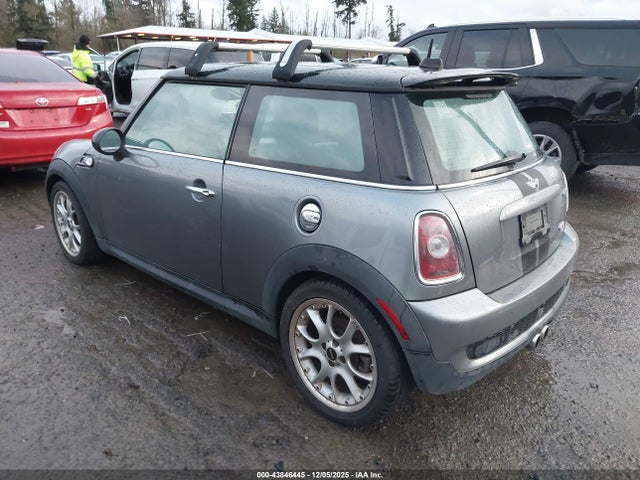 2008 MINI COOPER S WMWMF73538TT87523 Photo 2