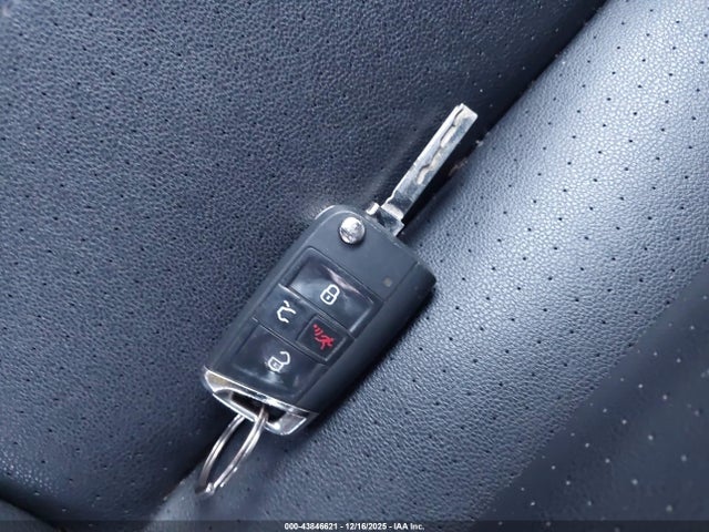 2020 VOLKSWAGEN TIGUAN 3VV2B7AX3LM070781 Photo 10