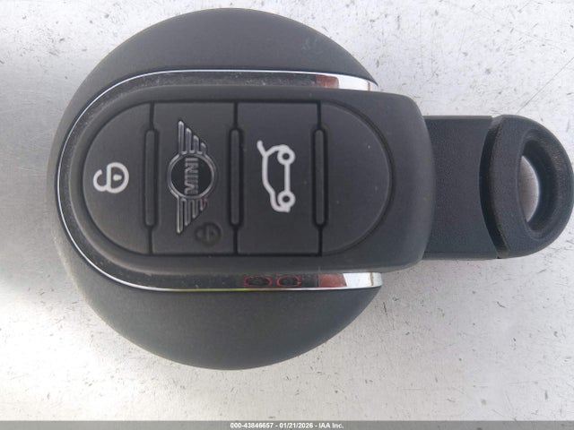 2020 MINI CLUBMAN WMWLV7C09L2M25581 Photo 10