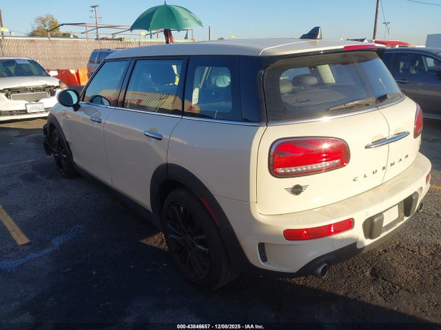 2020 MINI CLUBMAN WMWLV7C09L2M25581 Photo 2