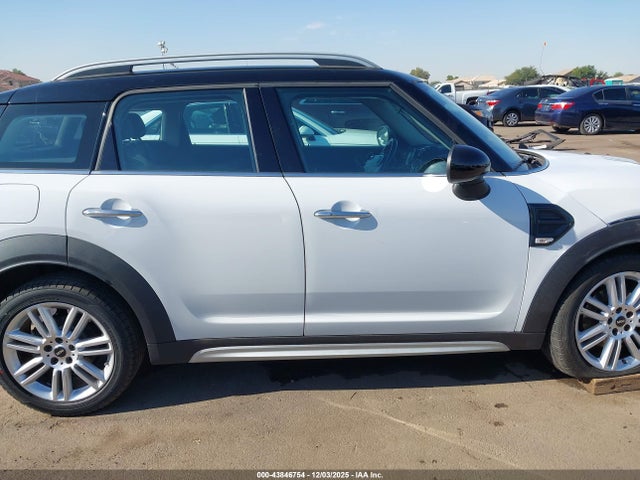 Mini Countryman Cooper 2018 WMZYS7C32J3E07865 Image 13
