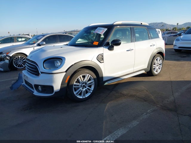 Mini Countryman Cooper 2018 WMZYS7C32J3E07865 Image 2