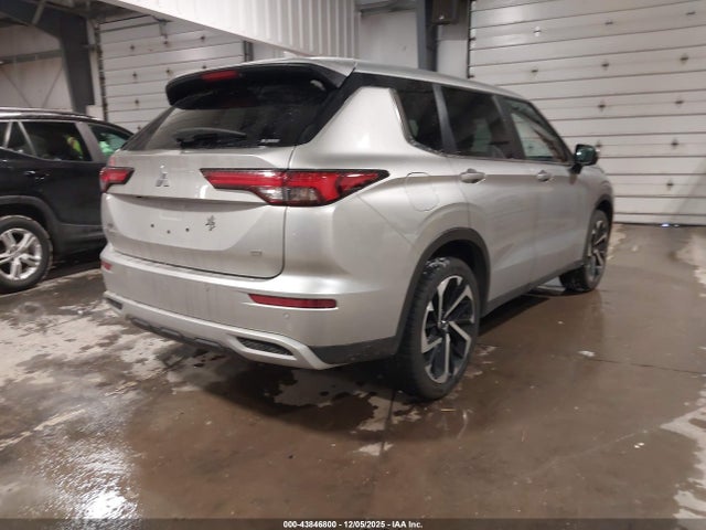 2022 MITSUBISHI OUTLANDER JA4J4UA8XNZ028888 Photo 3