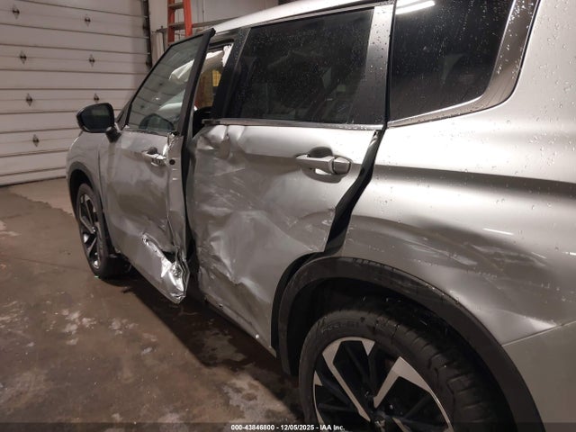 2022 MITSUBISHI OUTLANDER JA4J4UA8XNZ028888 Photo 5