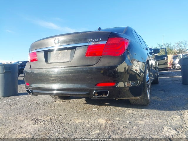 2011 BMW 750I WBAKA8C59BCY36156 Photo 3