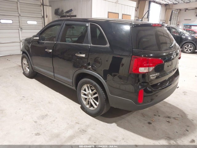 2015 KIA SORENTO 5XYKT3A65FG661109 Photo 2