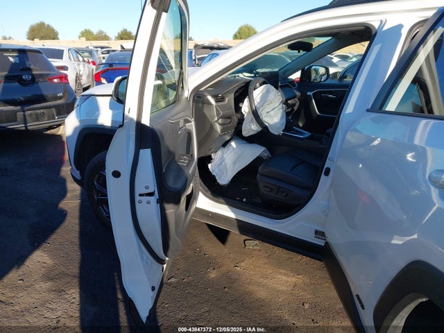 2024 TOYOTA RAV4 HYBRID JTMB6RFV5RJ047787 Photo 4