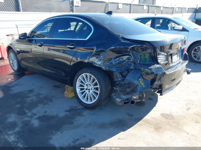 2013 BMW 528I WBAXG5C50DDY34151 Photo 2
