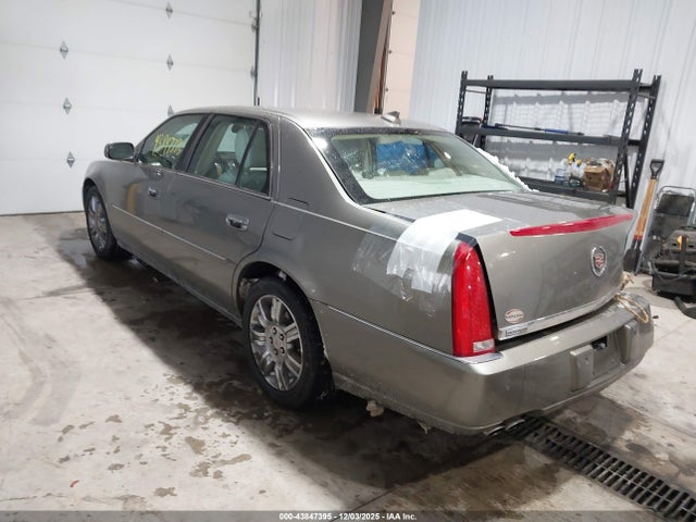 2010 CADILLAC DTS 1G6KP5E97AU110601 Photo 2