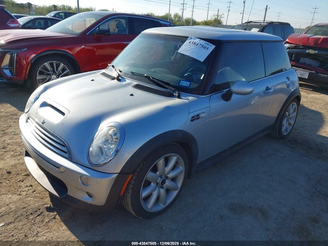 2006 MINI COOPER S WMWRE33576TN25692 Photo 1