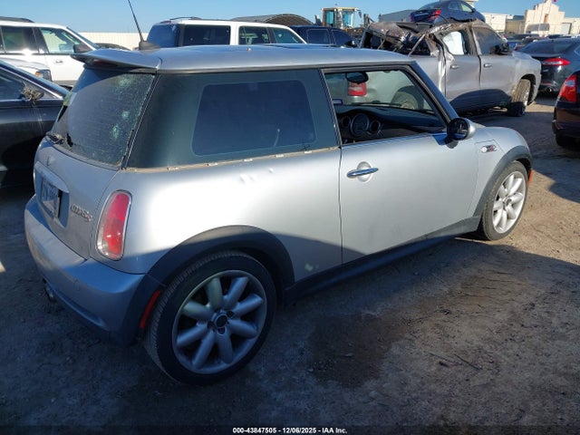 2006 MINI COOPER S WMWRE33576TN25692 Photo 3