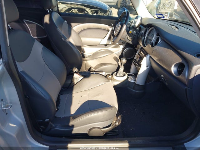 2006 MINI COOPER S WMWRE33576TN25692 Photo 4