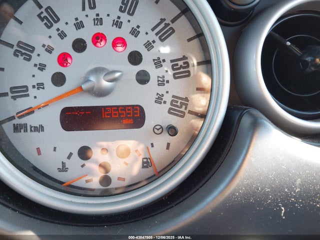 2006 MINI COOPER S WMWRE33576TN25692 Photo 6