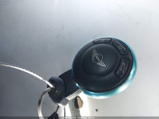 2010 MINI COOPER WMWMF3C53ATZ65120 Photo 10