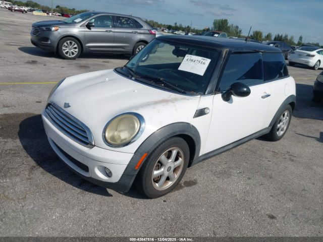 2010 MINI COOPER WMWMF3C53ATZ65120 Photo 1
