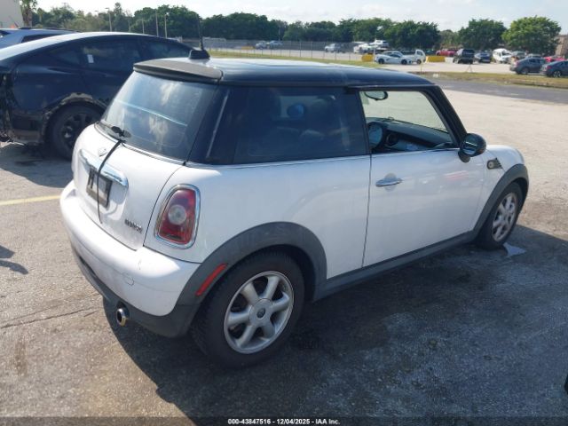 2010 MINI COOPER WMWMF3C53ATZ65120 Photo 3