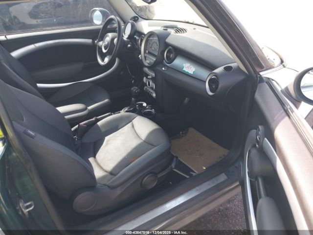 2010 MINI COOPER WMWMF3C53ATZ65120 Photo 4