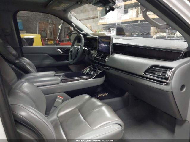 2018 LINCOLN NAVIGATOR 5LMJJ2LT8JEL14270 Photo 4