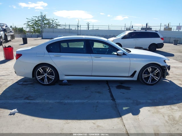 BMW 750i 2017 WBA7F0C31HGM21700 Image 14