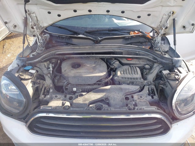 2017 MINI COUNTRYMAN WMZYV5C37H3E01517 Photo 9