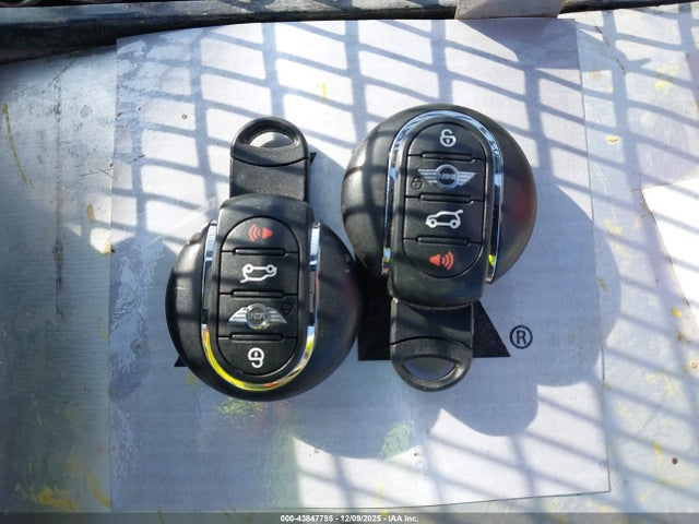 2017 MINI COUNTRYMAN WMZYV5C37H3E01517 Photo 10