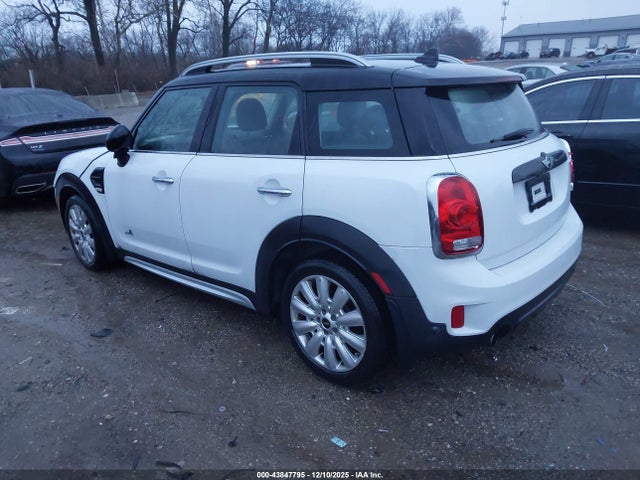 2017 MINI COUNTRYMAN WMZYV5C37H3E01517 Photo 2