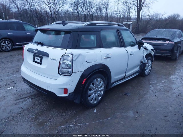 2017 MINI COUNTRYMAN WMZYV5C37H3E01517 Photo 3