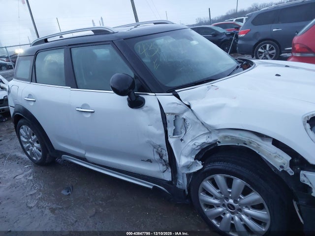 2017 MINI COUNTRYMAN WMZYV5C37H3E01517 Photo 5