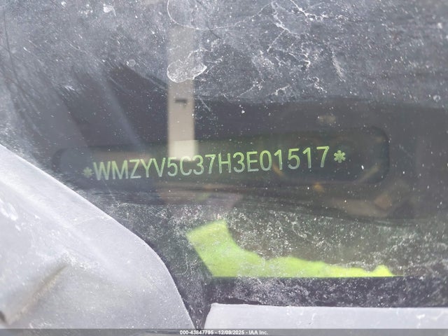 2017 MINI COUNTRYMAN WMZYV5C37H3E01517 Photo 8