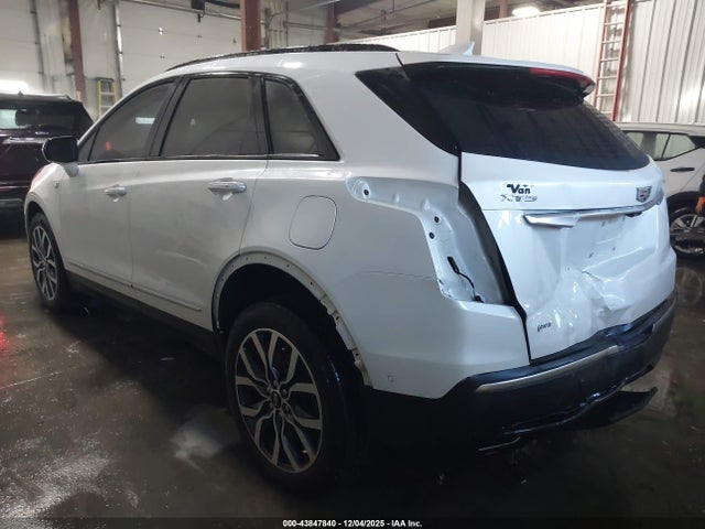 2021 CADILLAC XT5 1GYKNHRS7MZ220454 Photo 2
