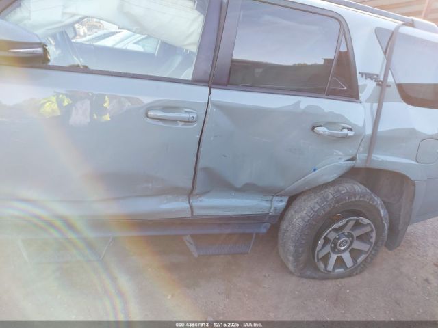 2022 TOYOTA 4RUNNER JTERU5JR3N6063745 Photo 5