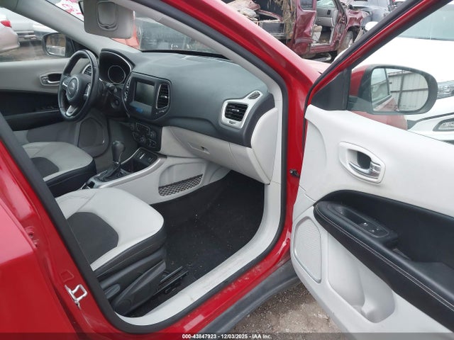 2019 JEEP COMPASS 3C4NJCBB3KT743678 Photo 4