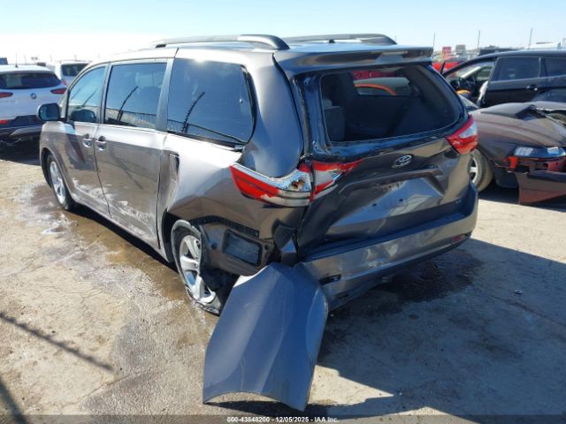 2016 TOYOTA SIENNA 5TDKK3DC5GS713637 Photo 2