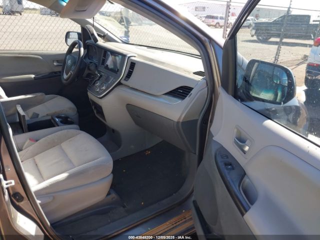 2016 TOYOTA SIENNA 5TDKK3DC5GS713637 Photo 4
