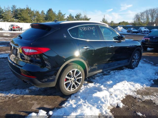2017 MASERATI LEVANTE ZN661YUA5HX256533 Photo 3