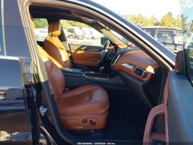 2017 MASERATI LEVANTE ZN661YUA5HX256533 Photo 4