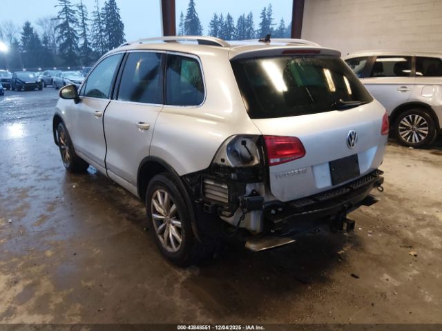 2016 VOLKSWAGEN TOUAREG WVGEP9BP3GD001450 Photo 2